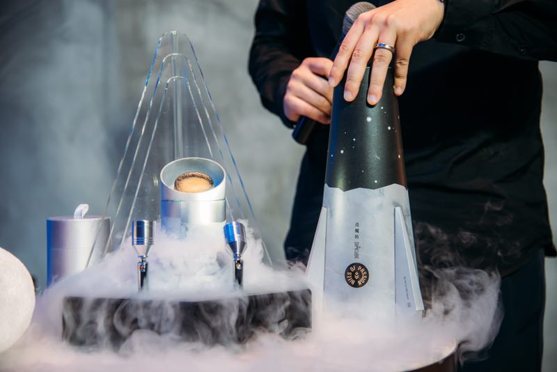 瓶子制作火箭的做法 9feb4121d855dd8_w800_h534.jpg