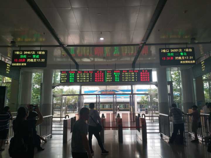 潍坊火车站列车停运或晚点 目前已开始陆续恢复通车