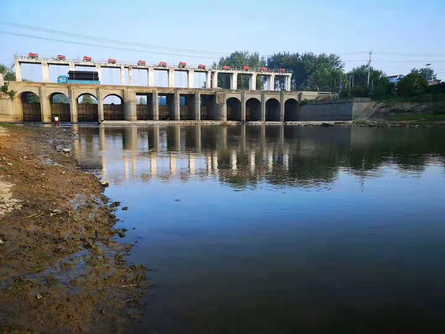 聽說要修橋,大家都很高興,修建山頭閘可謂是