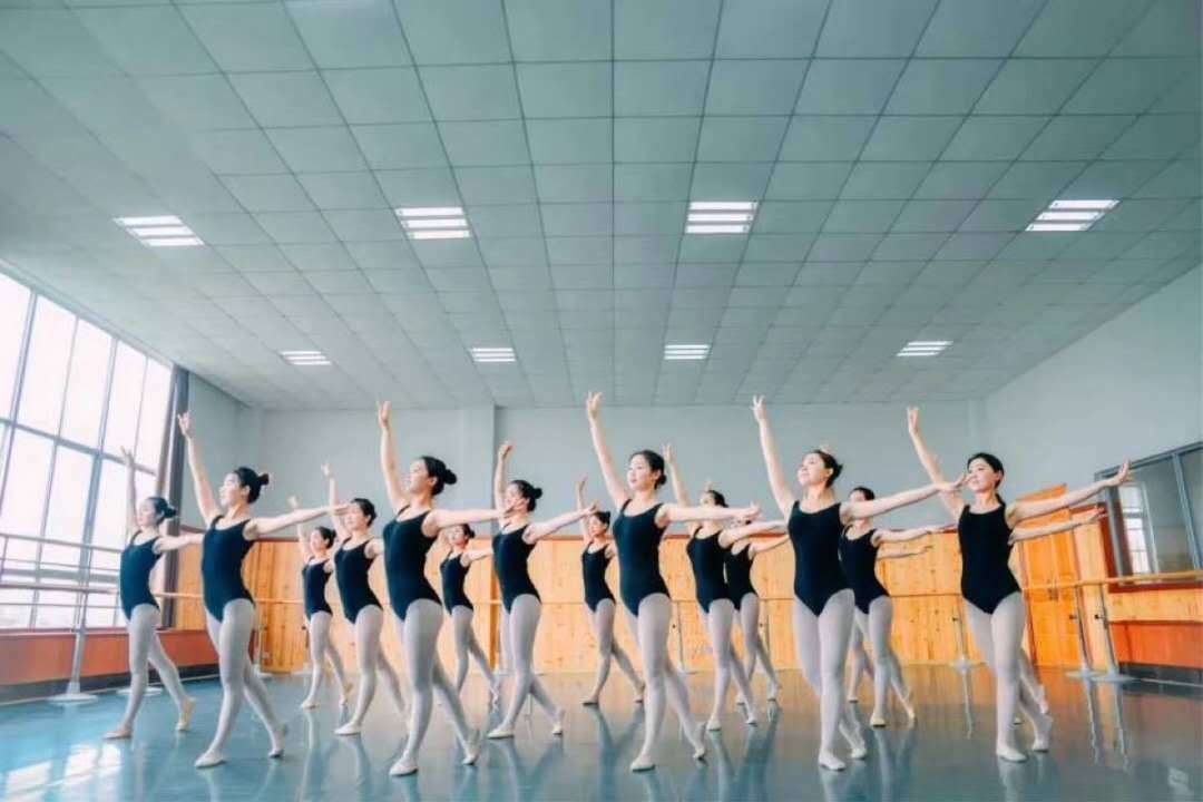 跳舞的视频小学生 0d13df41c13ae69_w1080_h720.jpg