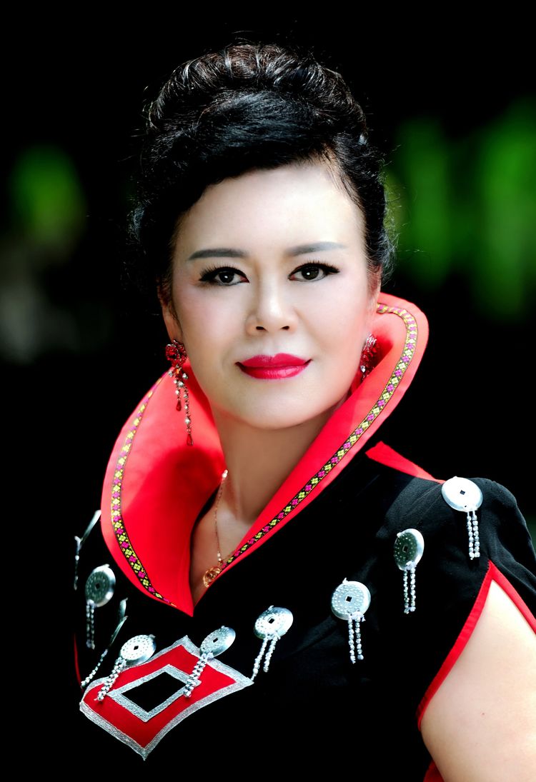 中国最美老年模特 525fbc7193c0168_w750_h1095.jpg