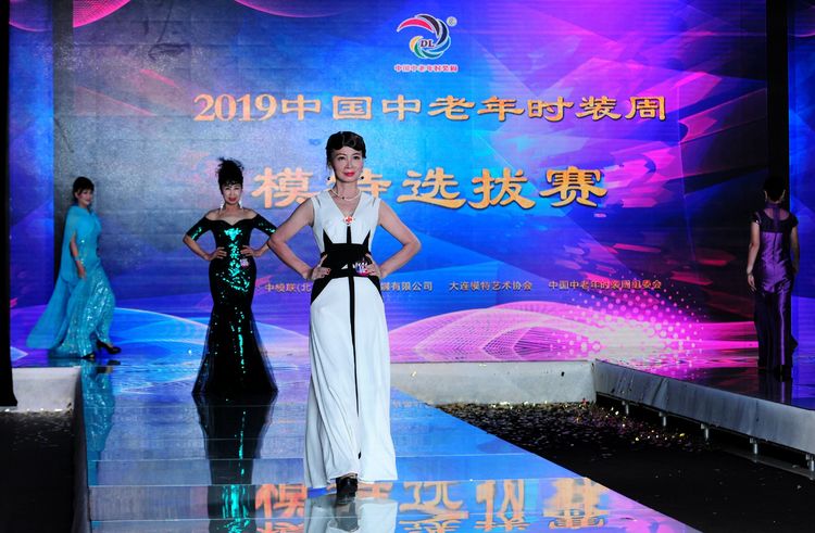 中国最美老年模特队 cc8ba9e4b0330c5_w750_h491.jpg