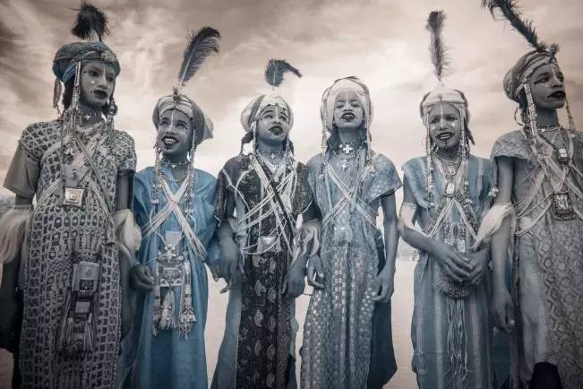 尼日尔漫漫黄沙中看一场非洲民族男性选美