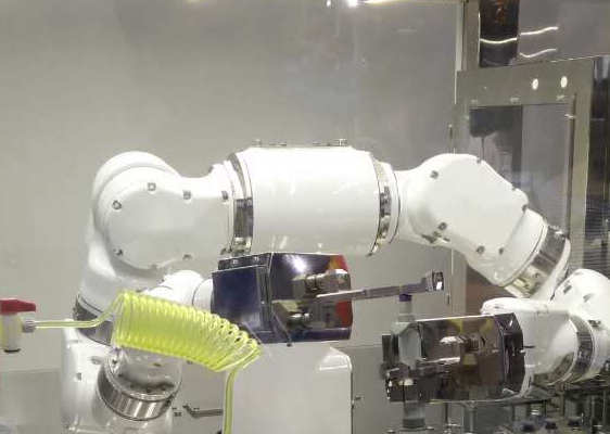 国内四大家族机器人 e8d7e65563e9cb7_w562_h400.jpg