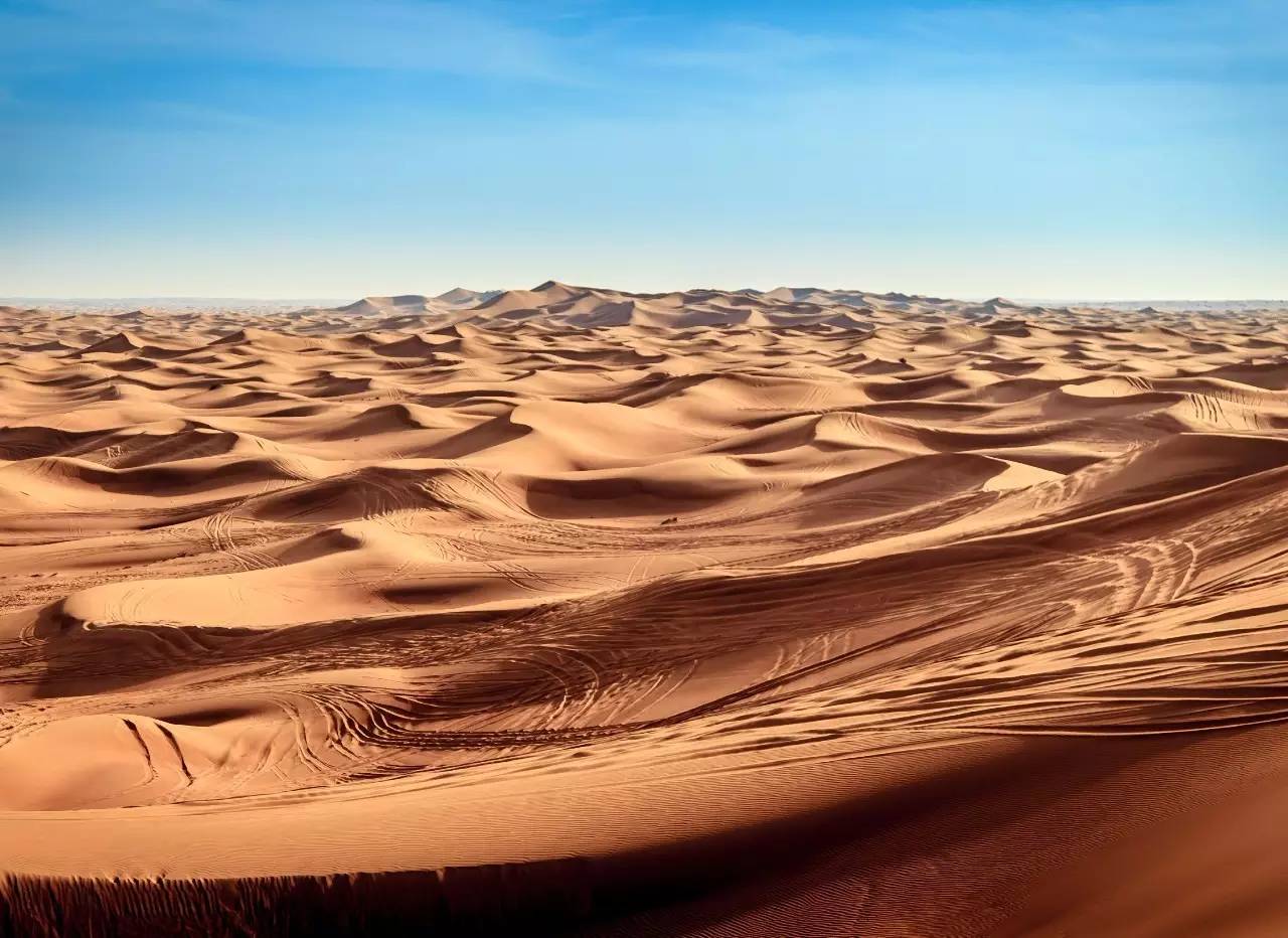 利瓦沙漠不只是迪拜,这个土豪国还有很多值得我们探索,所以,下一个