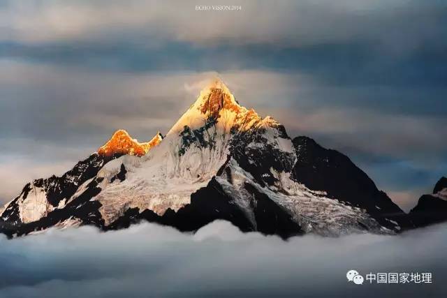梅里雪山主峰,云南省第一高峰——卡瓦格博.摄影/凌骏