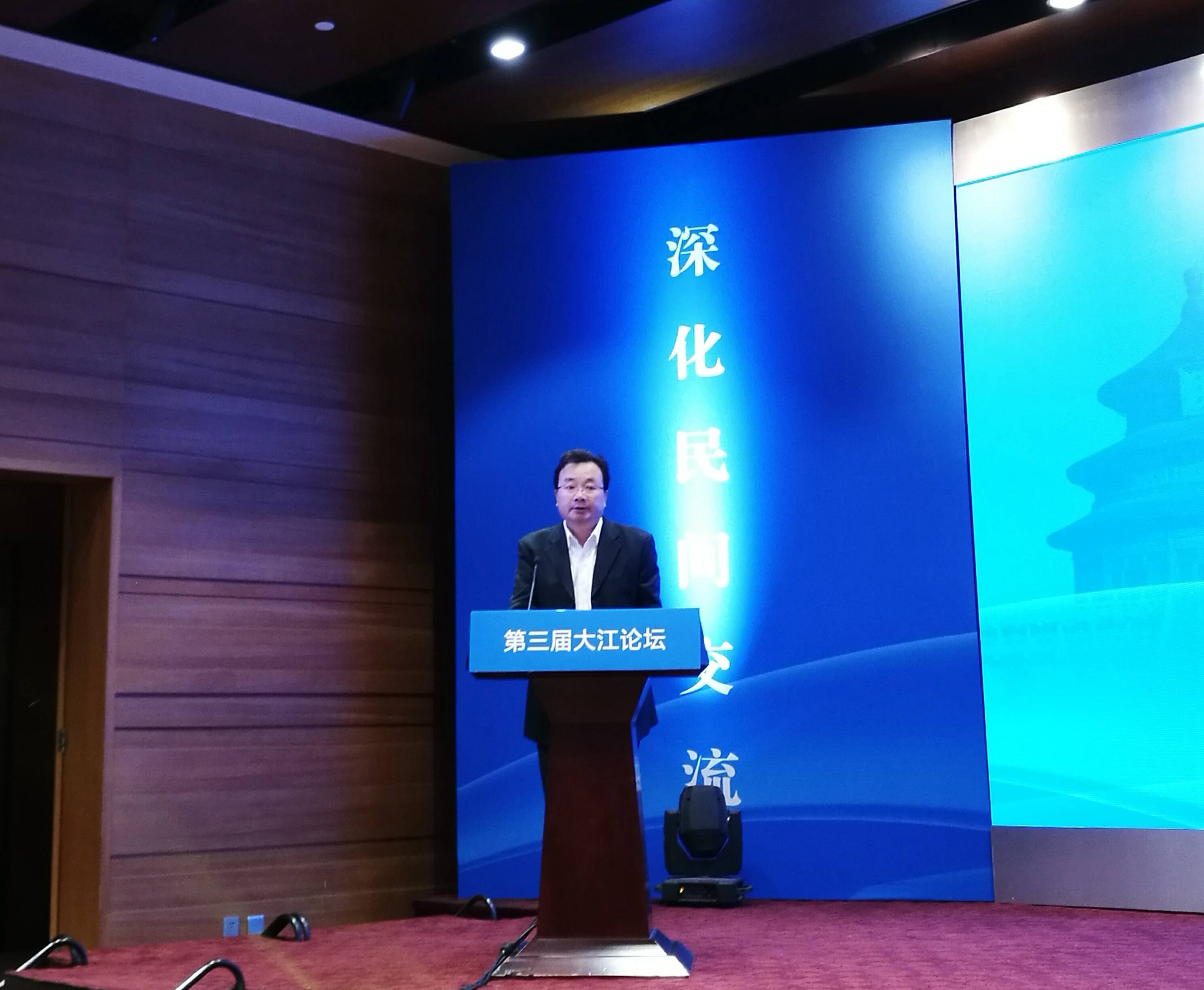 国台办经济局局长张世宏在论坛上致辞.(中国台湾网 齐昕 摄)