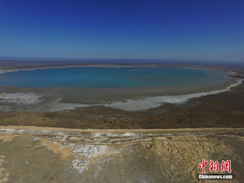 空中俯瞰敦煌沙漠"大海"蔚为壮观