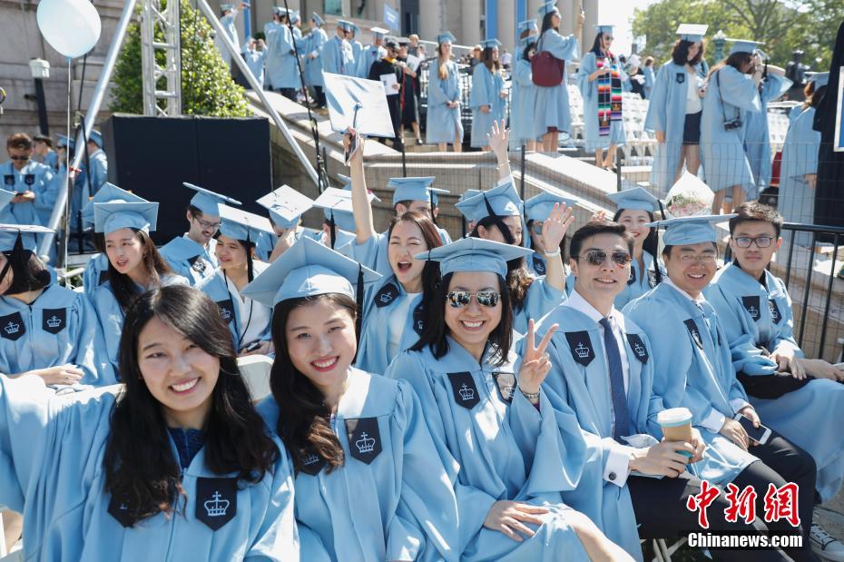 当地时间5月17日,哥伦比亚大学毕业典礼上的中国留学生.